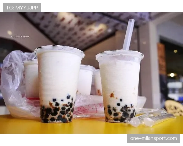 王昶家的冰箱里居然塞满了能量胶,连饮料都得排队放? 王昶家的冰箱里居然塞满了能量胶,连饮料都得排队放?